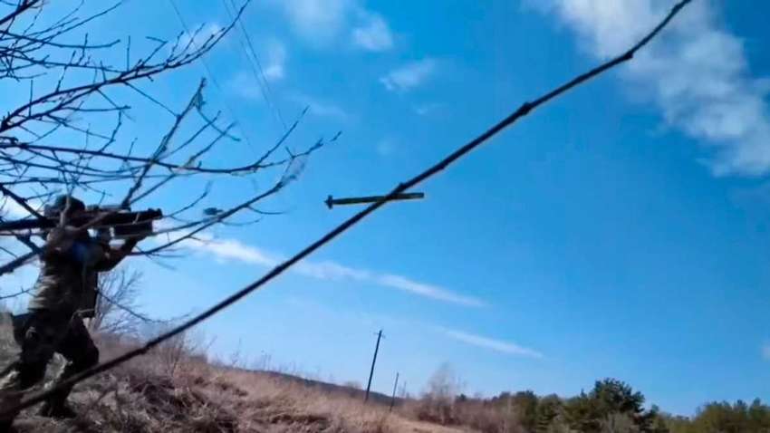 Український десантник власноруч збив два російські винищувачі Су-34 (ВІДЕО) Український десантник власноруч збив два російські винищувачі Су-34 (ВІДЕО)