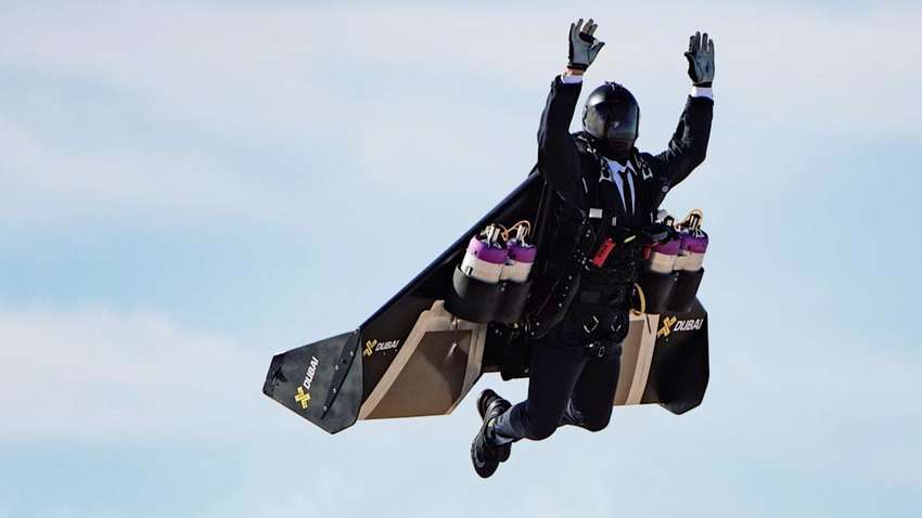 Швейцарець злетів у повітря, використавши ранець-крило