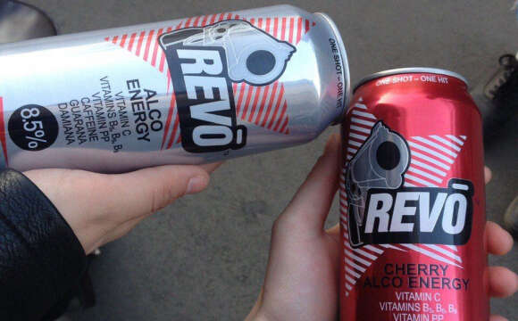 На Київщині підлітки випили літр горілки та запили енергетиком: що з ними стало (ВІДЕО) На Київщині підлітки випили літр горілки та запили енергетиком: що з ними стало (ВІДЕО)