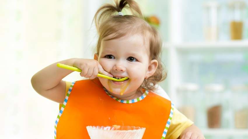 Введення твердої їжі в раціон дитини