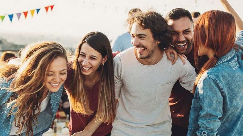 Насколько важны друзья во взрослой жизни: ответ психологов