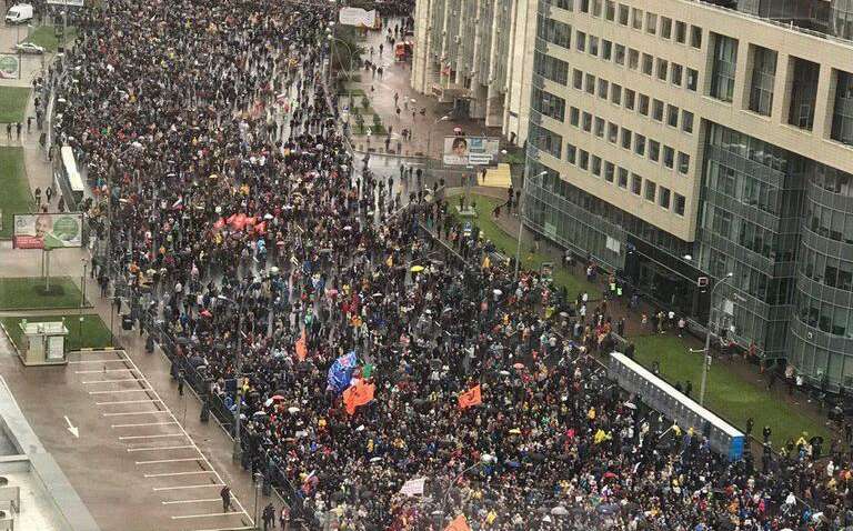 На митинге в Москве уже зафиксировано более 47 тысяч человек