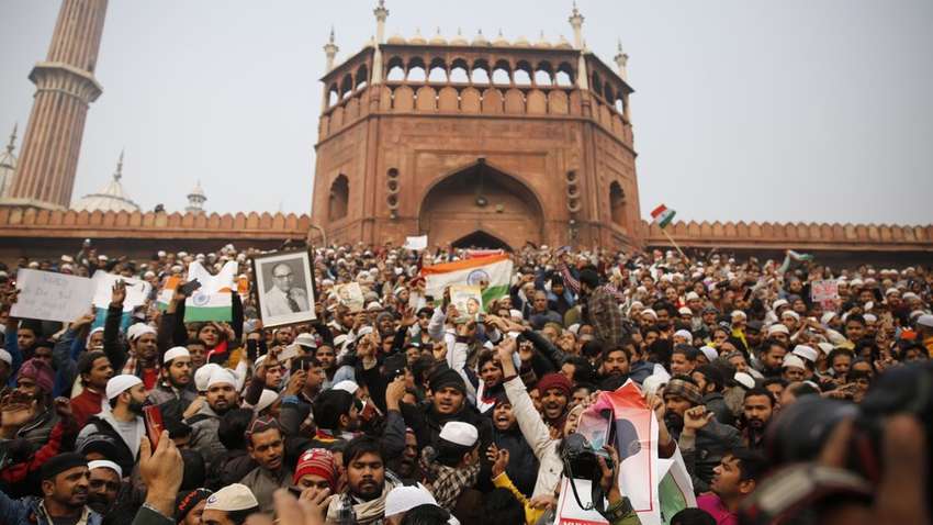 Протесты в Индии: уже погибло восемь человек, еще более тысячи - задержаны