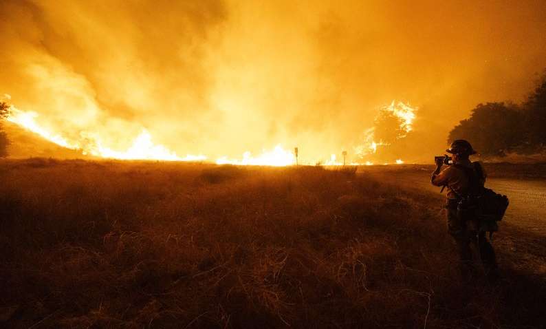 У США спалахнула нова пожежа: Каліфорнію знову охопив вогонь