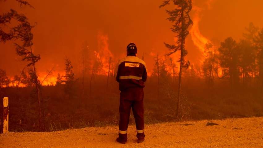Масштабні пожежі в Росії поглинають цілі населені пункти