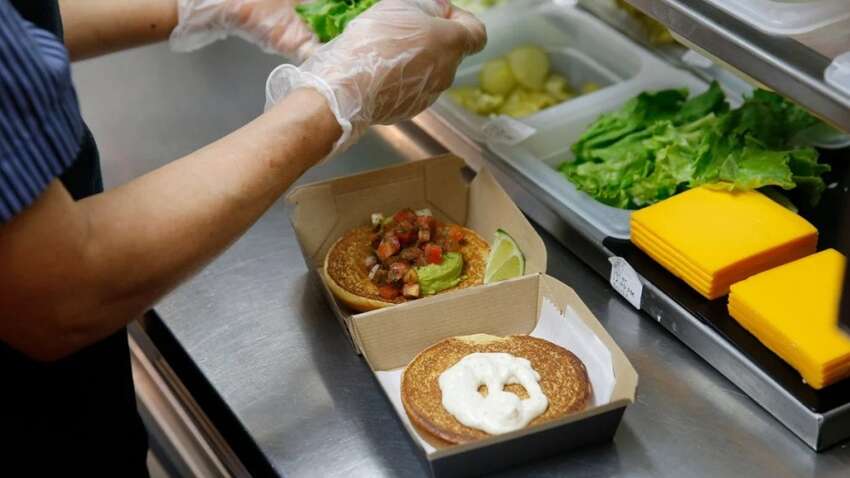 От этой еды нужно немедленно отказаться: медики предупредили, от чего ваш мозг умирает От этой еды нужно немедленно отказаться: медики предупредили, от чего ваш мозг умирает