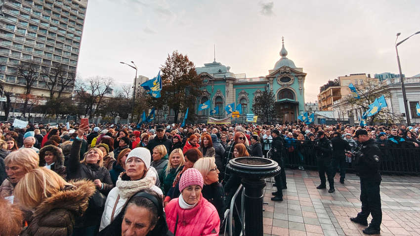 ТОП подій вівторка: "Майдан" вчителів, нова траса і в'язниця за кнопкодавство