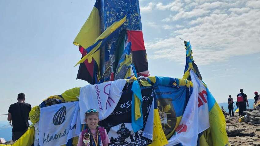 П’ятирічна Регіна підкорила Говерлу: наймолодша рекордсменка України без сторонньої допомоги П’ятирічна Регіна підкорила Говерлу: наймолодша рекордсменка України без сторонньої допомоги