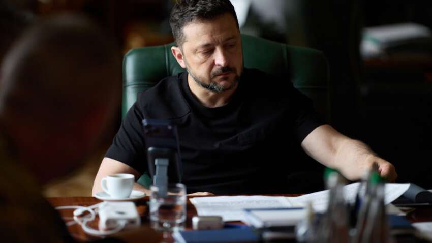 Зеленский анонсировал кадровые изменения в ВСУ после доклада Драпатого: что известно Зеленский анонсировал кадровые изменения в ВСУ после доклада Драпатого: что известно
