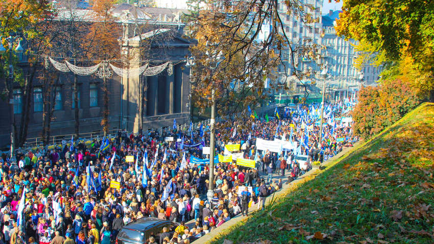 Почему украинцы могут выйти на акции протеста против Зеленского