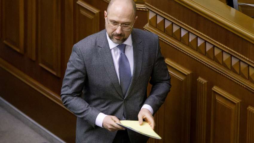 Шмыгаль объяснил, почему уволил руководство таможни и налоговой