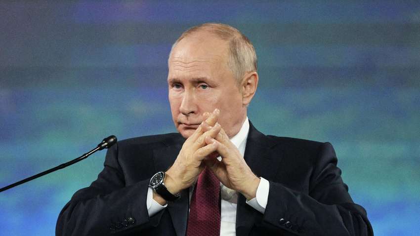 Путін майже відмовився від ідеї виграти війну військовим шляхом – екс агент MI6 Путін майже відмовився від ідеї виграти війну військовим шляхом – екс агент MI6