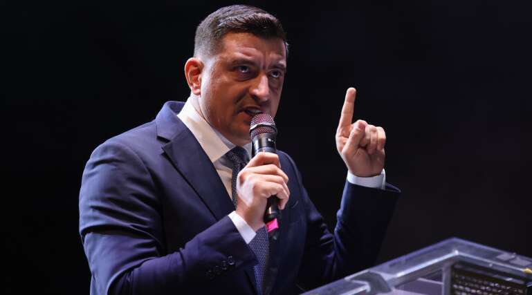 Румунський політик назвав себе президентом африканської країни Румунський політик назвав себе президентом африканської країни