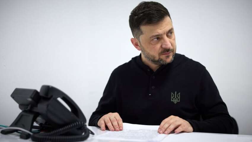 Встреча Зеленского с фракцией "Слуга народа": о чем договорились и каких решений ждать Встреча Зеленского с фракцией "Слуга народа": о чем договорились и каких решений ждать