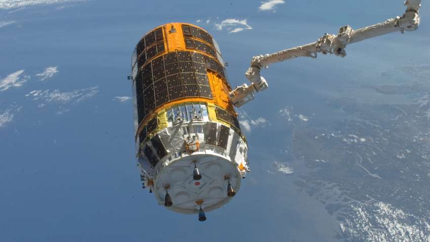 Японский космический беспилотник успешно состыковался с МКС