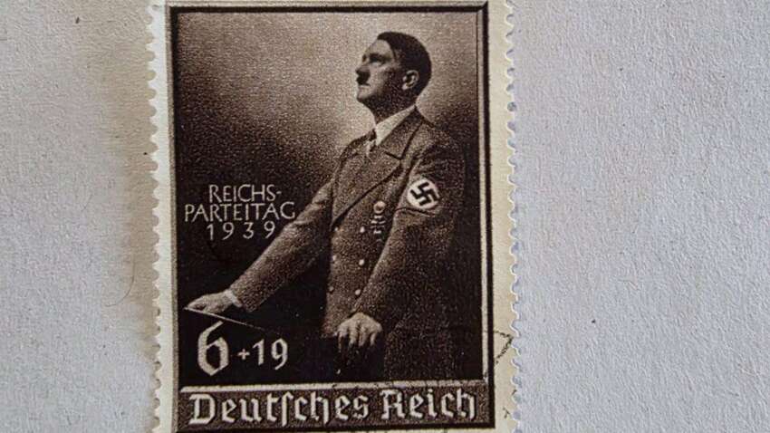 В Україну намагалися ввезти тисячі марок з нацистською символікою: що відомо В Україну намагалися ввезти тисячі марок з нацистською символікою: що відомо