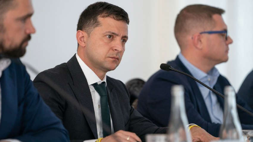 Рейтинг української влади: експерти розповіли, що можна зробити, щоб зупинити негативні для влади тенденції