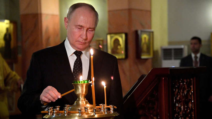 Генералов РФ заставят носить крестики с инициалами Путина: новые подробности безумия Кремля Генералов РФ заставят носить крестики с инициалами Путина: новые подробности безумия Кремля