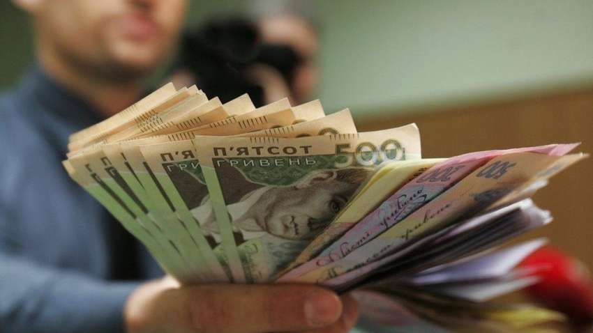 У лютому середня зарплата українців була більшою, ніж у січні – Держстат