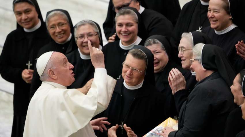 Папа Римский попал в новый скандал: на этот раз из-за женщин