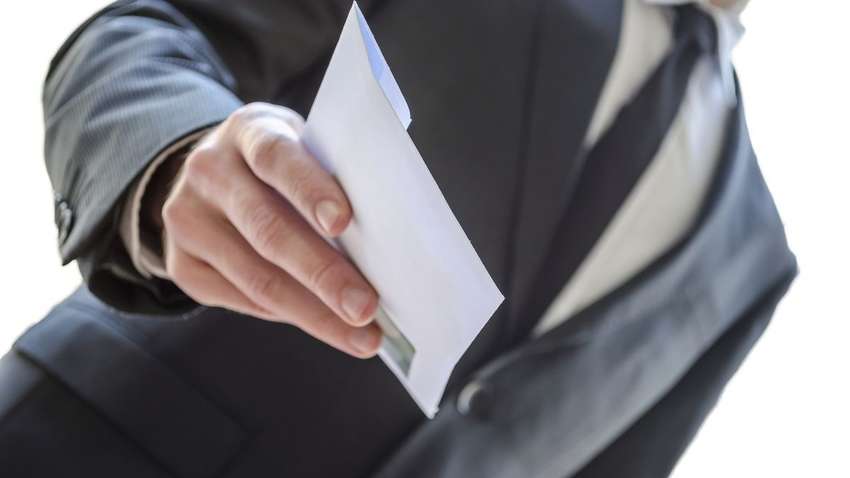 "Лучше в конвертах": украинцы не готовы платить налоги со своих зарплат 