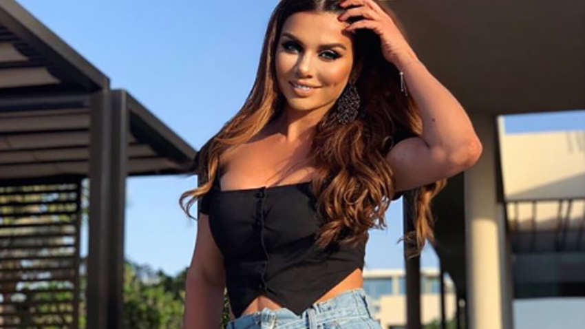 Співачка з України, яка зрадила батьківщину, втекла від чоловіка (фото) Співачка з України, яка зрадила батьківщину, втекла від чоловіка (фото)