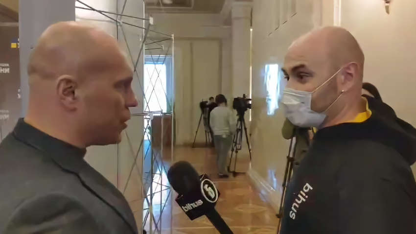 Нардеп от партии «ОПЗЖ» обматерил журналистов в Верховной Раде (ВИДЕО)
