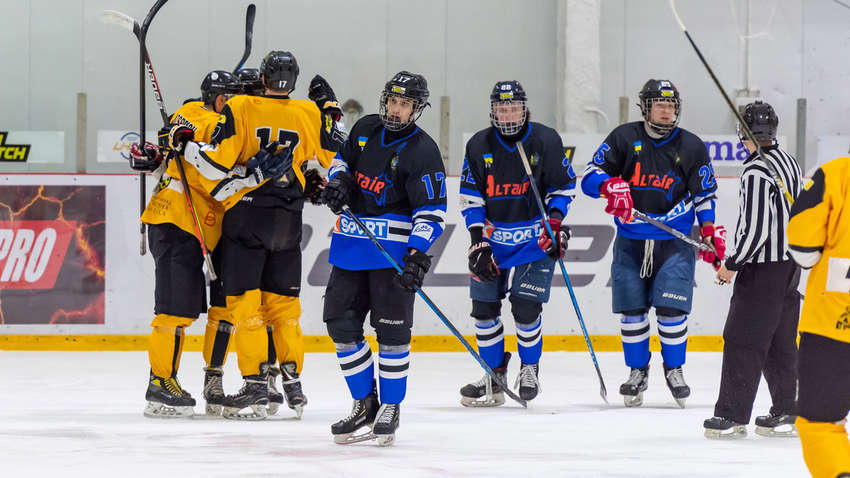 В українській хокейній Суперлізі відбулися два поєдинки: "Донбас" - СК "Сокіл" та "Альтаїр" - "Білий Барс"