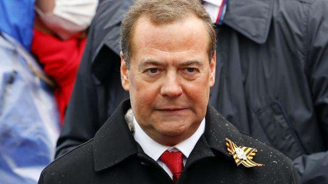 Медведев заявил, что мирный саммит позволит РФ и дальше «убивать украинцев» 