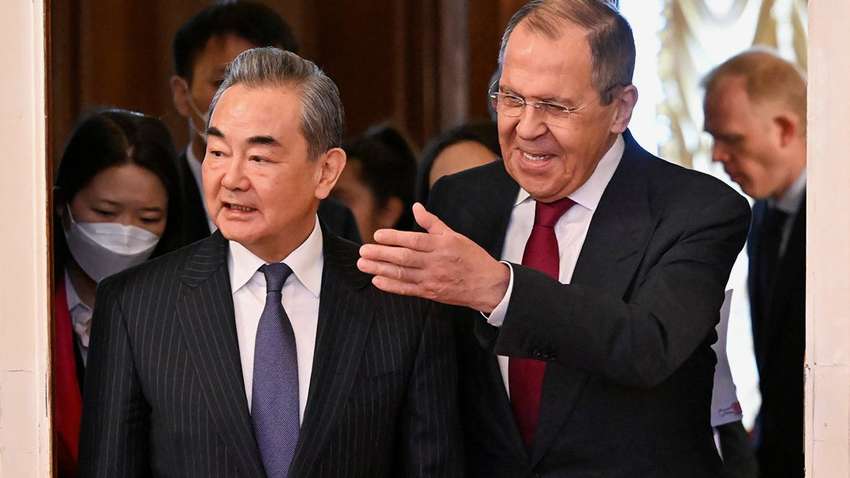 Китай снова включается в переговоры по Украине: о чем будут говорить Лавров и Ван И