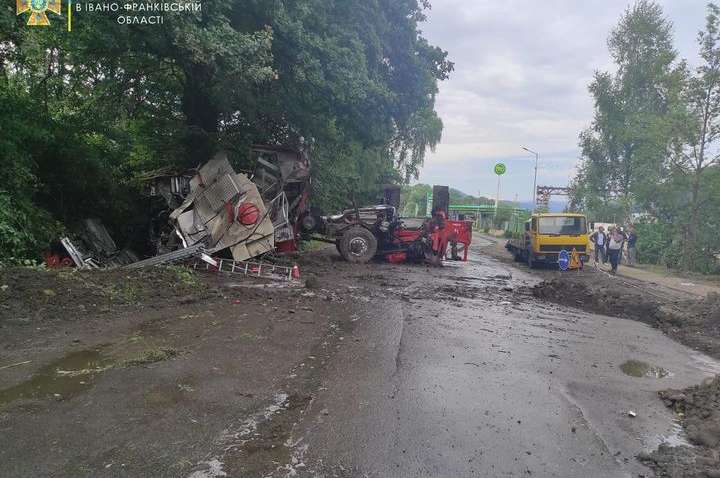 На Івано-Франківщині пожежний автомобіль потрапив в аварію