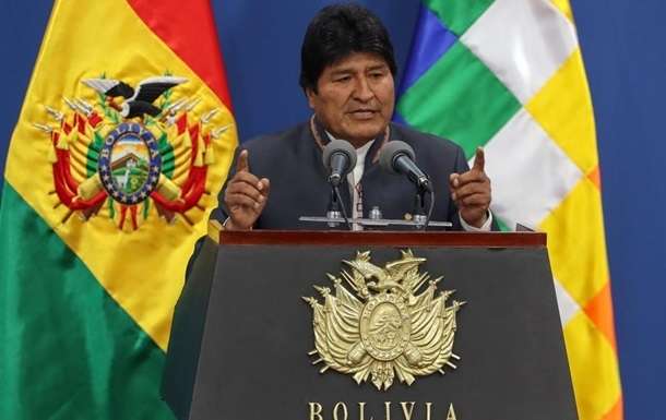 У Болівії парламент прийняв відставку поваленого президента