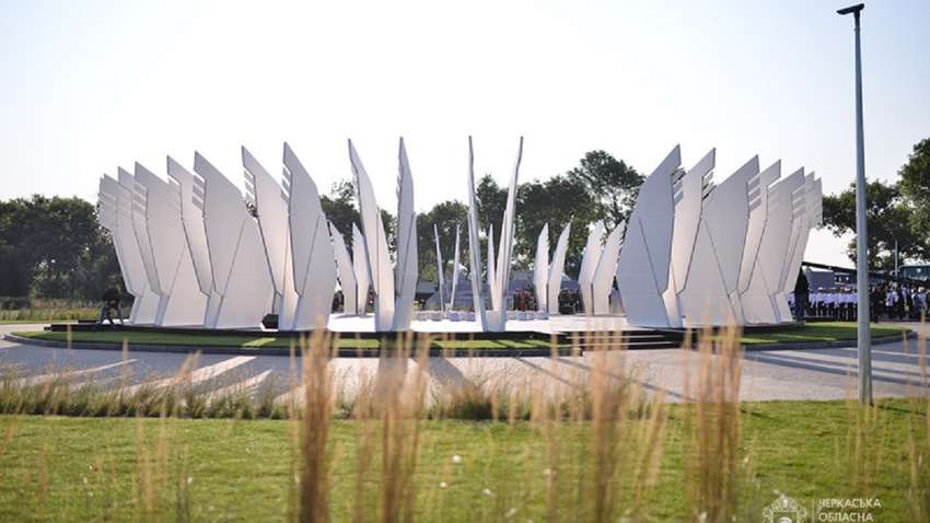 В Черкасской области открыли арт-комплекс «Географический центр - сердце Украины»