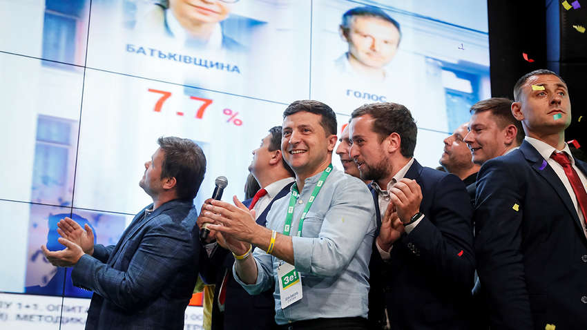 «Слуги» на грани: эксперты прокомментировали голосование за рынок земли