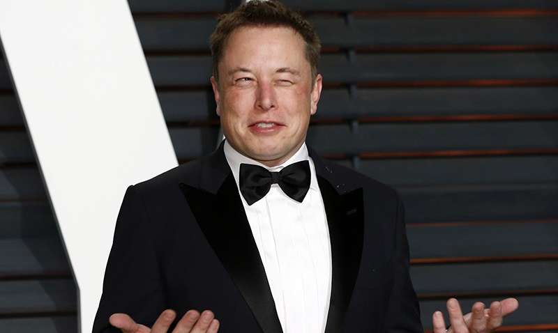 "Так, ніби ніхто не дивиться": Ілон Маск станцював в Китаї