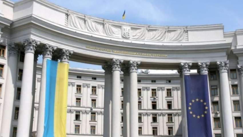 В МИД резко ответили президенту Чехии, который заговорил о сдаче украинских территорий   В МИД резко ответили президенту Чехии, который заговорил о сдаче украинских территорий