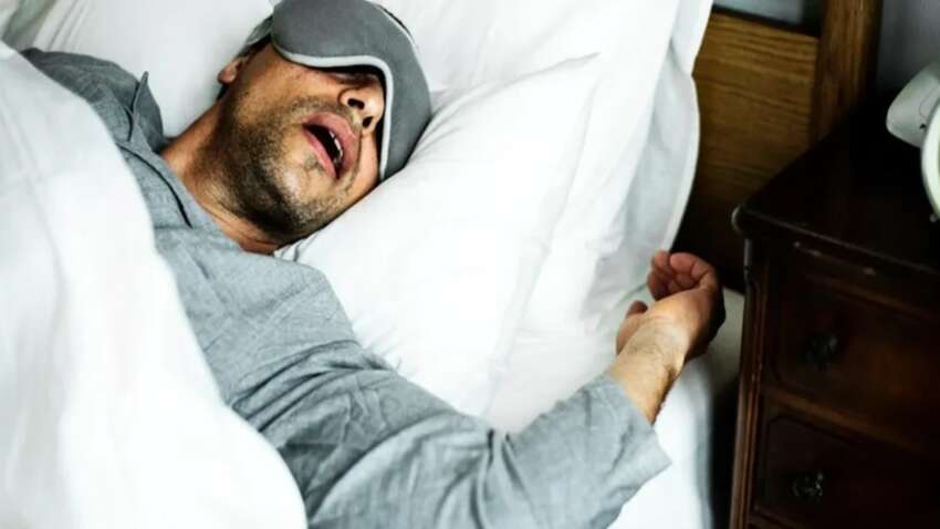 Чому подушка мокра після сну: що це означає і чи потрібно хвилюватися