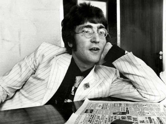 Легендарные круглые очки Джона Леннона пустили с молотка