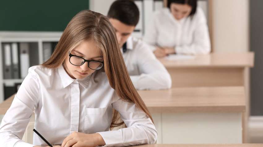 Українські абітурієнти тепер можуть реєструватись на НМТ через "Дія" Українські абітурієнти тепер можуть реєструватись на НМТ через "Дія"