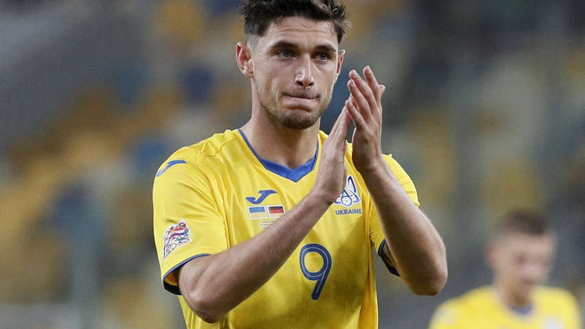Який відомий клуб домовився про контракт із Романом Яремчуком