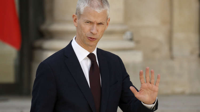 "Пішов обстежитися і не повернувся": у французького міністра знайшли коронавірус