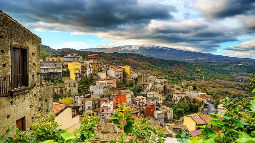 На Сицилии продают дома за 1 евро: в чем хитрость