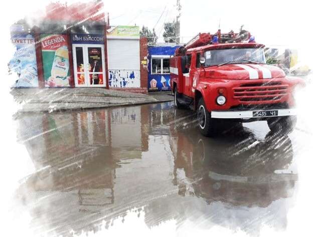 "Утонувшая" Кирилловка и спасение 9 человек: что произошло на Азовском море (видео) "Утонувшая" Кирилловка и спасение 9 человек: что произошло на Азовском море (видео)