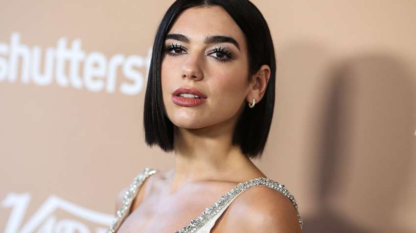 Дуа Липа похвасталась фигурой в «голом» платье (ФОТО)