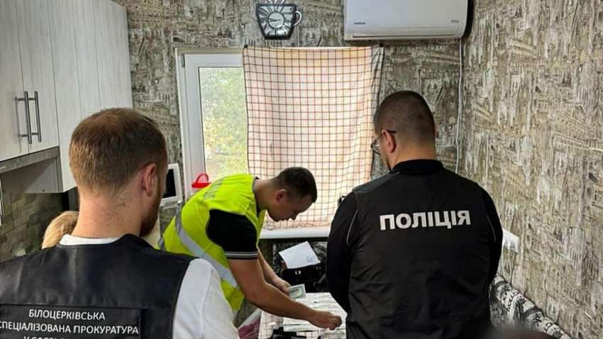 Готівку в доларах та євро знайшли ще в одного голови МСЕК (ФОТО)