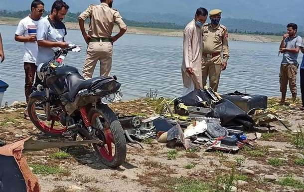 В Индии военный вертолет разбился, пролетая над дамбой  В Индии военный вертолет разбился, пролетая над дамбой