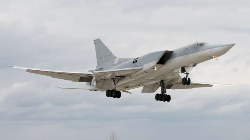 Росія стягує з Сибіру нові бомбардувальники: українців попередили про ризик обстрілу Росія стягує з Сибіру нові бомбардувальники: українців попередили про ризик обстрілу