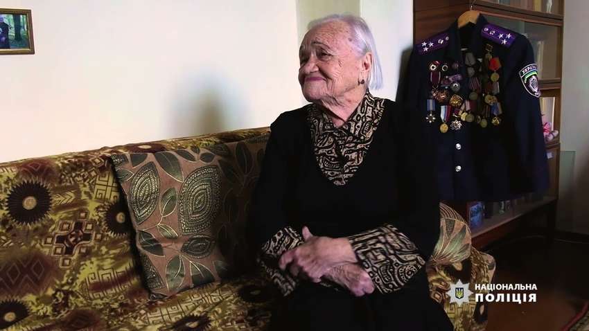 Українська 101-річна розвідниця пригадала, як трусила Путіна за плечі