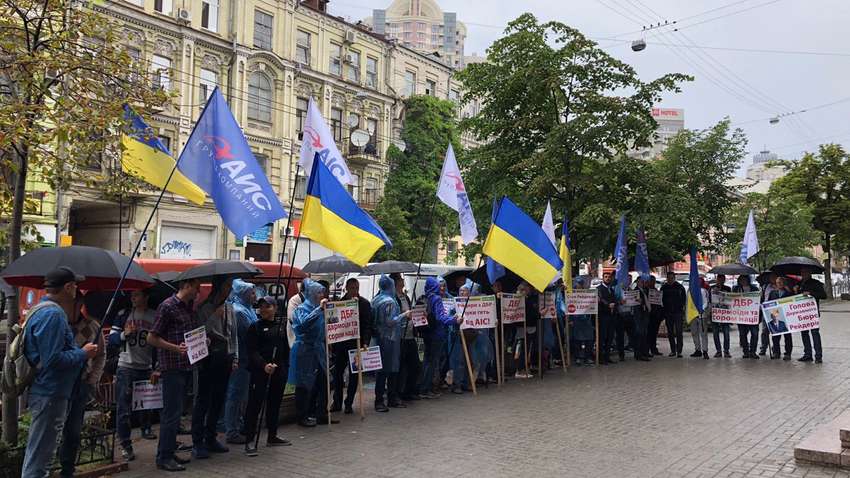 Голову ДБР Трубу звинуватили в пособництві рейдерським захопленням