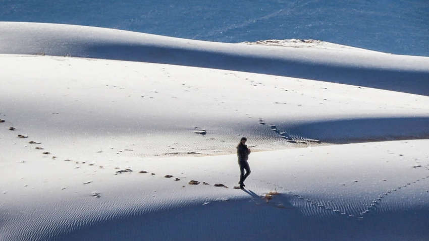 У Сахарі випав сніг — дивовижні фото морозної пустелі